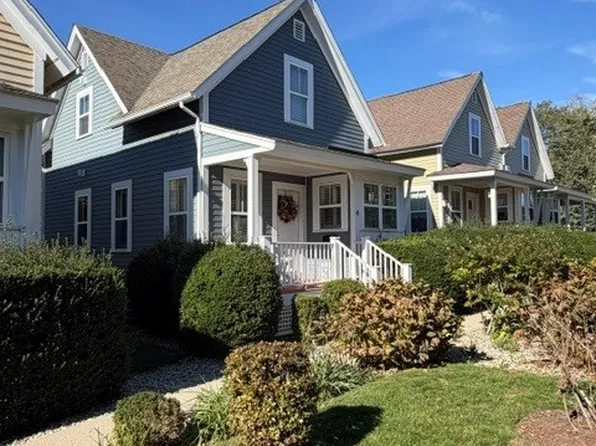 38 Greene St APT 4, East Greenwich, RI 02818