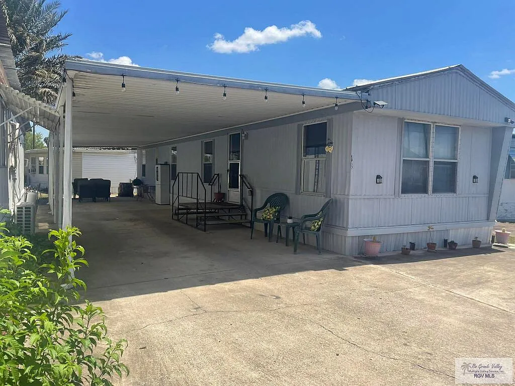 2 bed, 2.0 bath, 924 sqft, $1,100 — Photo 4
