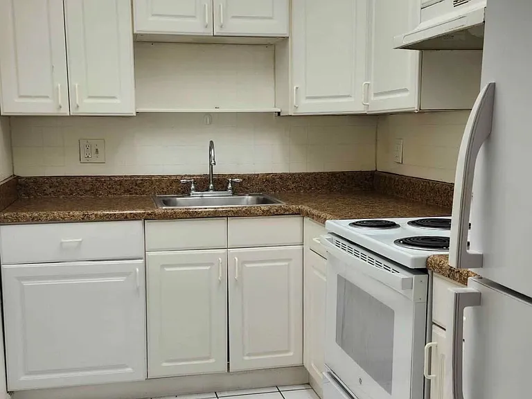 488 NE 18th Ave #208 — Photo 9
