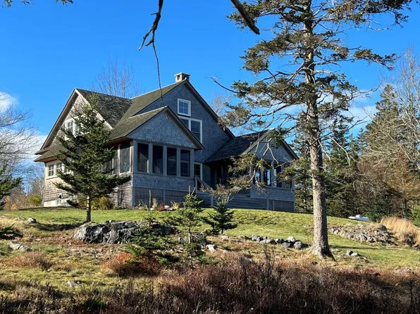 70 Atlantic Loop Road, Swans Island, ME 04685