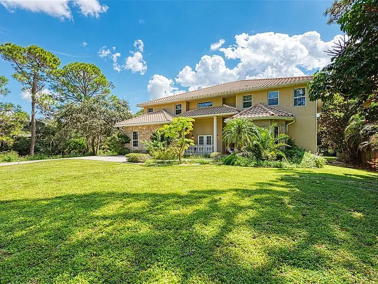 1648 Bayshore Dr — Photo 3