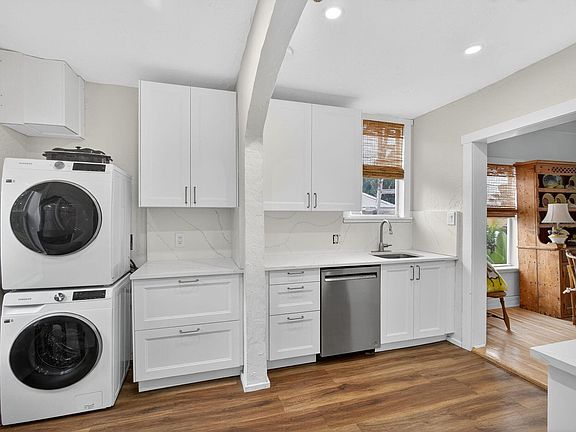 3rd image of 825 34th St #0
