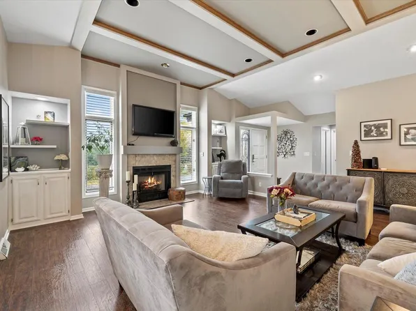 880 Pilgrim PARKWAY, Elm Grove, WI 53122