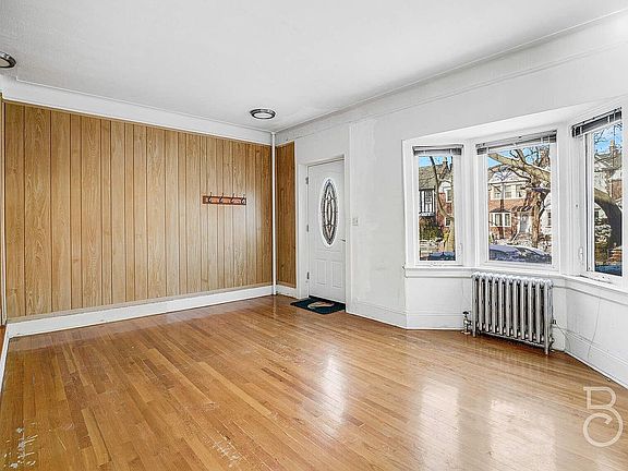 5th image of 2157 46th St