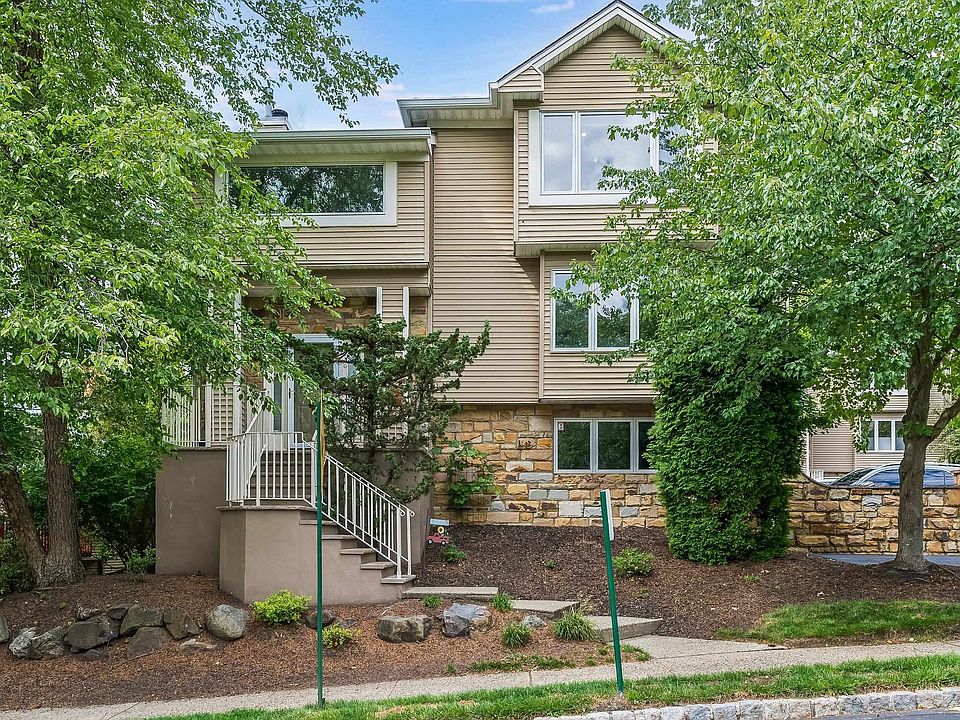 1st image of 32 Clarken Dr