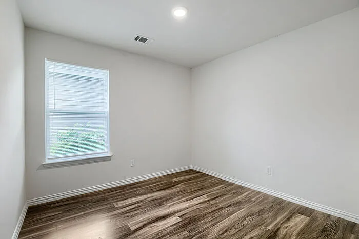 503 Henderson St — Photo 8