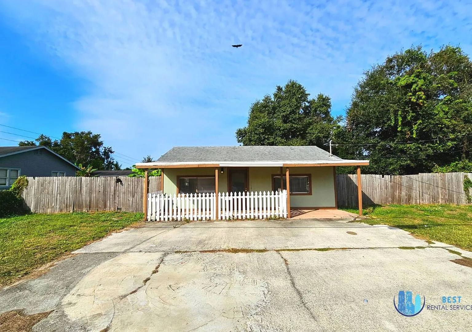 Flexible Commercial Space Available for Monthly Lease on Busy Combee Road, Lakeland FL — Photo 1
