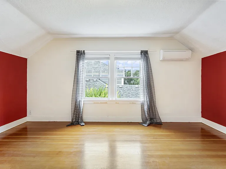 2567 NW Raleigh St — Photo 33