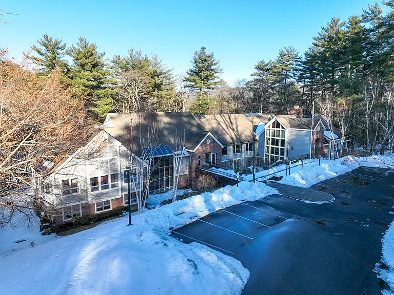 10 Mill Pond Ln #1 — Photo 1