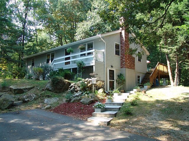 Nice Ranch in Hopkinton