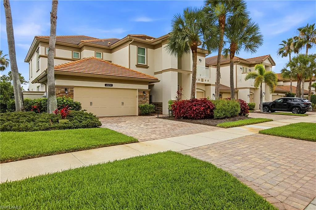 3 bed, 2.5 bath, 2090 sqft, $9,000 — Photo 1