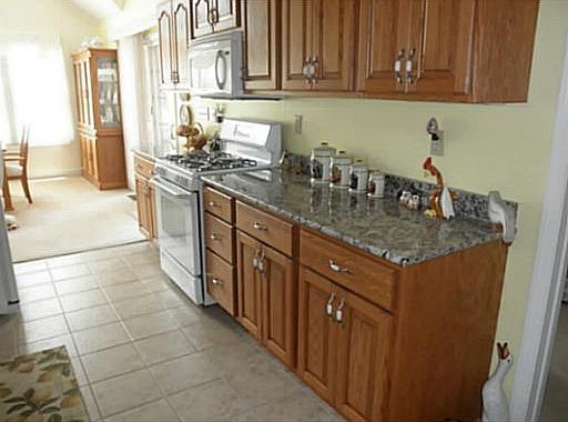 5th image of 905 Tudor Dr