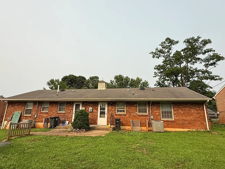 1123 Sandusky Dr #B — Photo 2