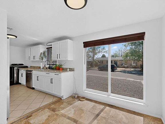 5th image of 10429 Mountain Rd NE