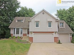 1038 E Pineview St, Olathe, KS 66061