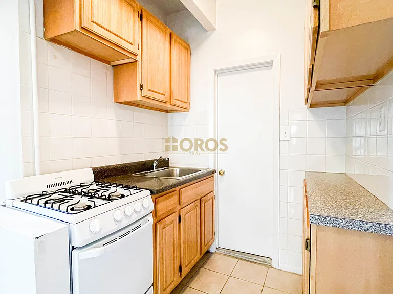 533 E 5th St #9 — Photo 6