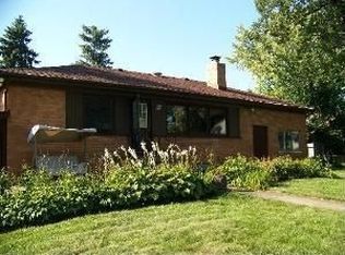 175 Edgewater Dr, Crystal Lake, IL 60014