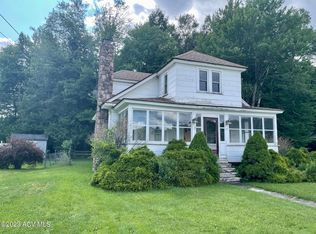 21 Canaras Ave, Saranac Lake, NY 12983