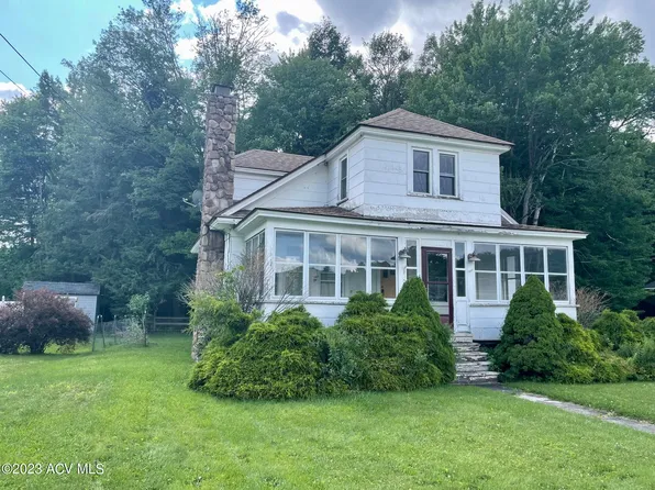 21 Canaras Ave, Saranac Lake, NY 12983
