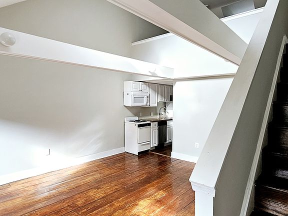 2nd image of 1208 Panama St #3