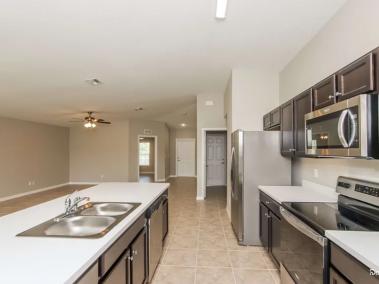 490 Hatcher St SE — Photo 4