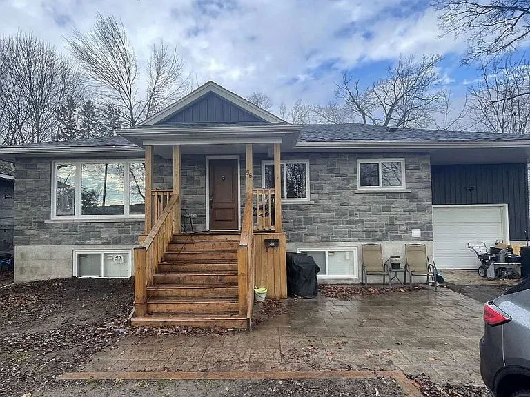 56 Olive Cres — Photo 1