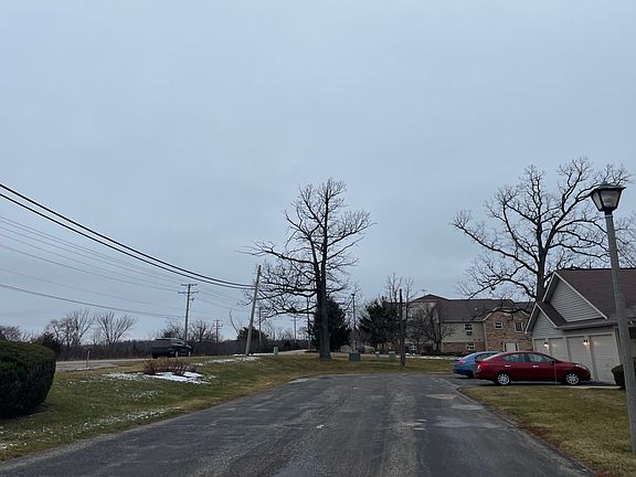 4th image of 928 N Village Dr Unit 4