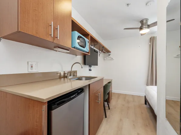 Vantaggio Suites State St. - Furnished, Flexible Leases, Utilities Included