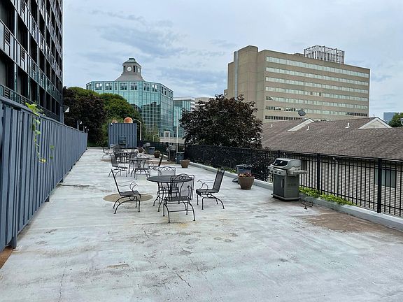 Common Patio & Grilling Space