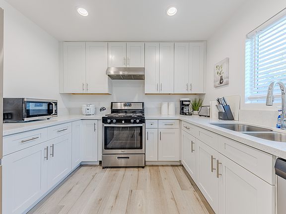 2nd image of 835 Bilton Way