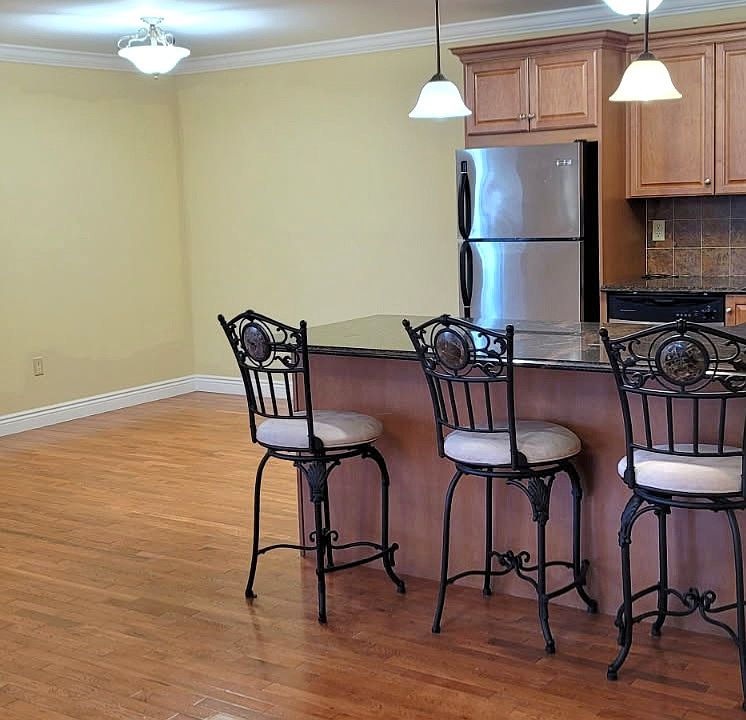 Breakfast Bar in kitchen