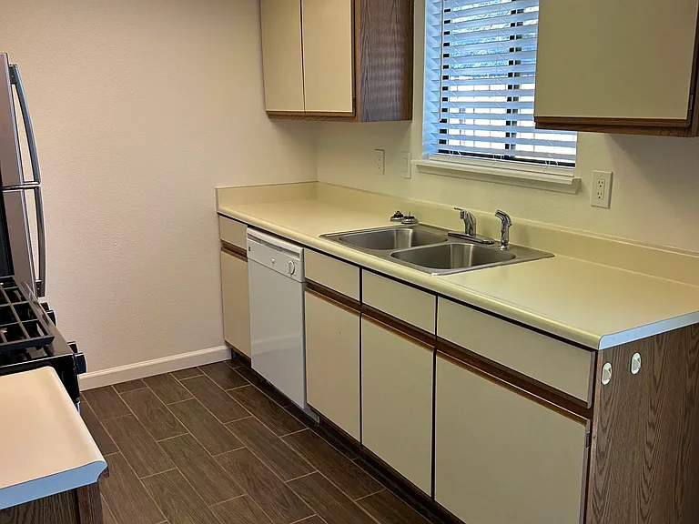 720 N Florence St #B — Photo 6