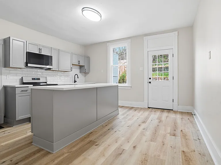 1030 Grand Ave — Photo 7