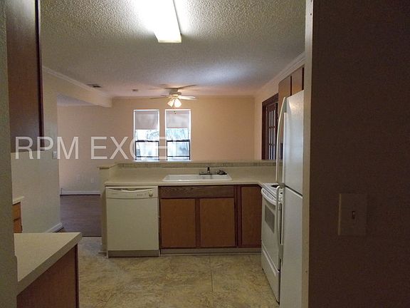 3rd image of 119 Kenwood Ave