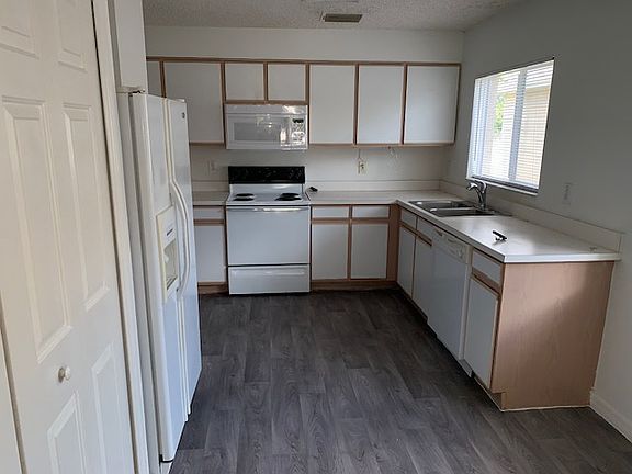 4th image of 3008 Summer House Dr