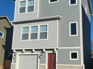889 Grissom Dr, Colorado Springs, CO 80915