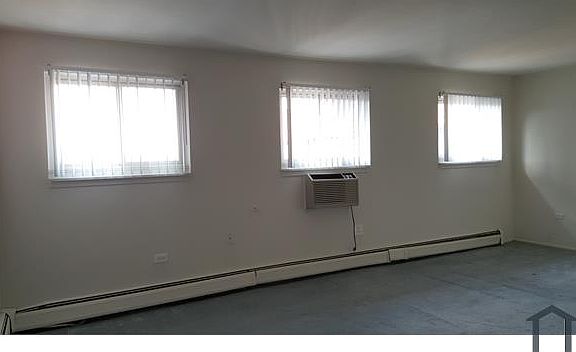 5th image of 1919 S Wolf Rd APT 412