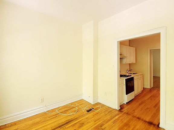 5th image of 411 E 6th St APT 2A