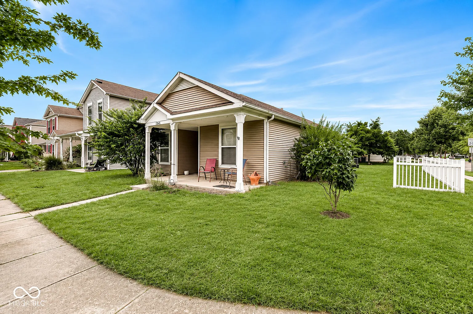 3 bed, 2.0 bath, 1380 sqft, $1,790 — Photo 4