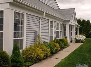 1 Laurel Dr, Ridge, NY 11961