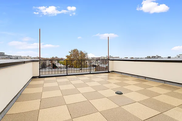 Rented by Safdie Realty Group | media 26