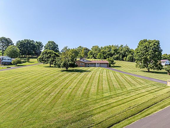 3rd image of 33 Fairview Dr