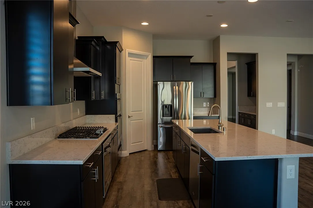 3 bed, 2.5 bath, 2441 sqft, $4,100 — Photo 4