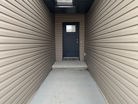 5th image of 8221 Ventura Pl