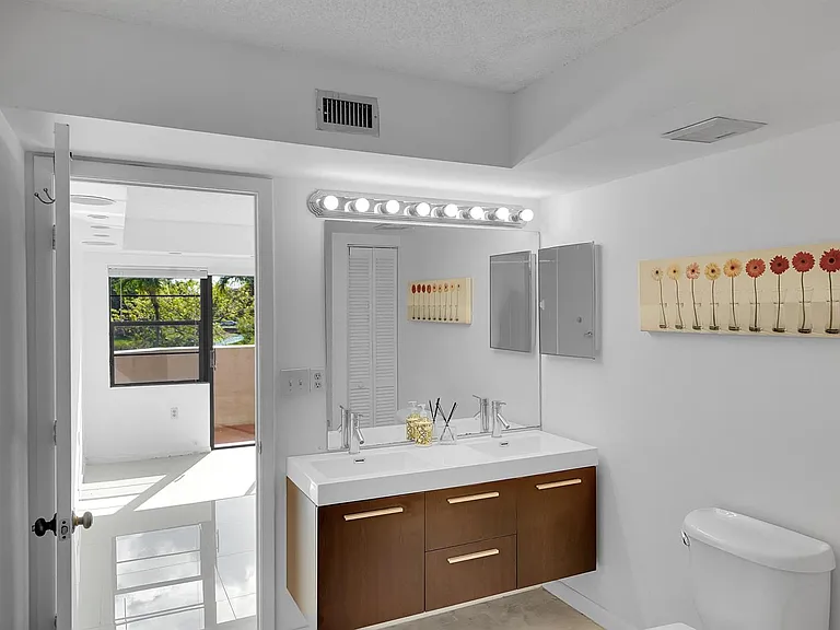 6654 Villa Sonrisa Dr #421 — Photo 21