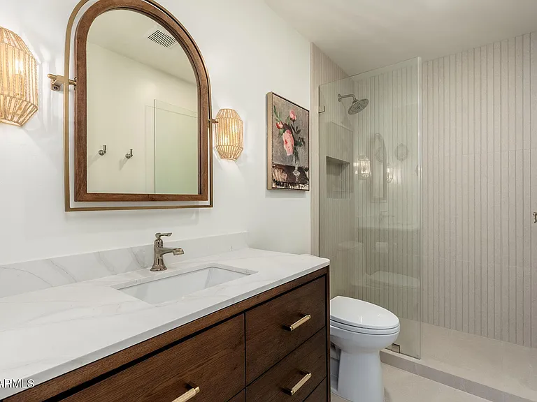 4030 E Fairmount Ave — Photo 22