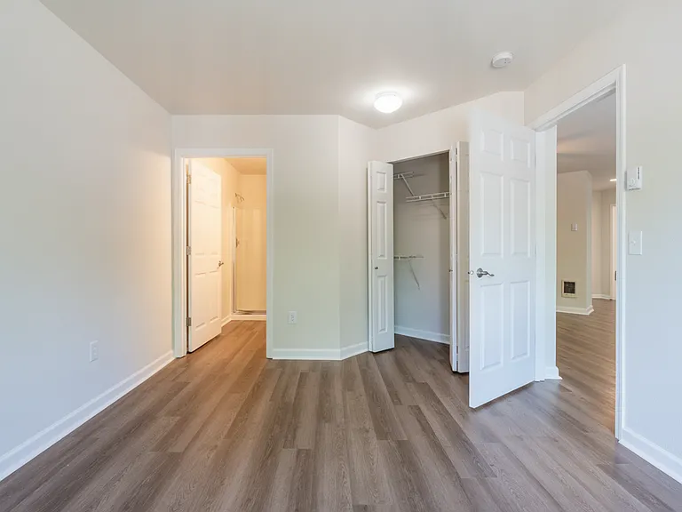 Bellevue Heights Apartments — Photo 28