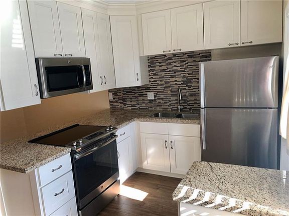 3rd image of 2100 NE 39th St APT 403