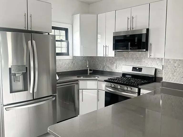 2044 Pacific St #1 — Photo 4