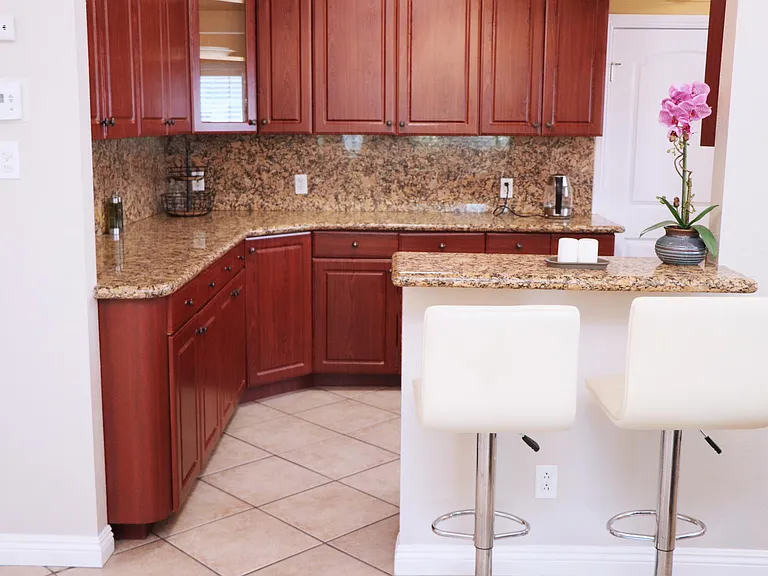1306 N June St — Photo 15